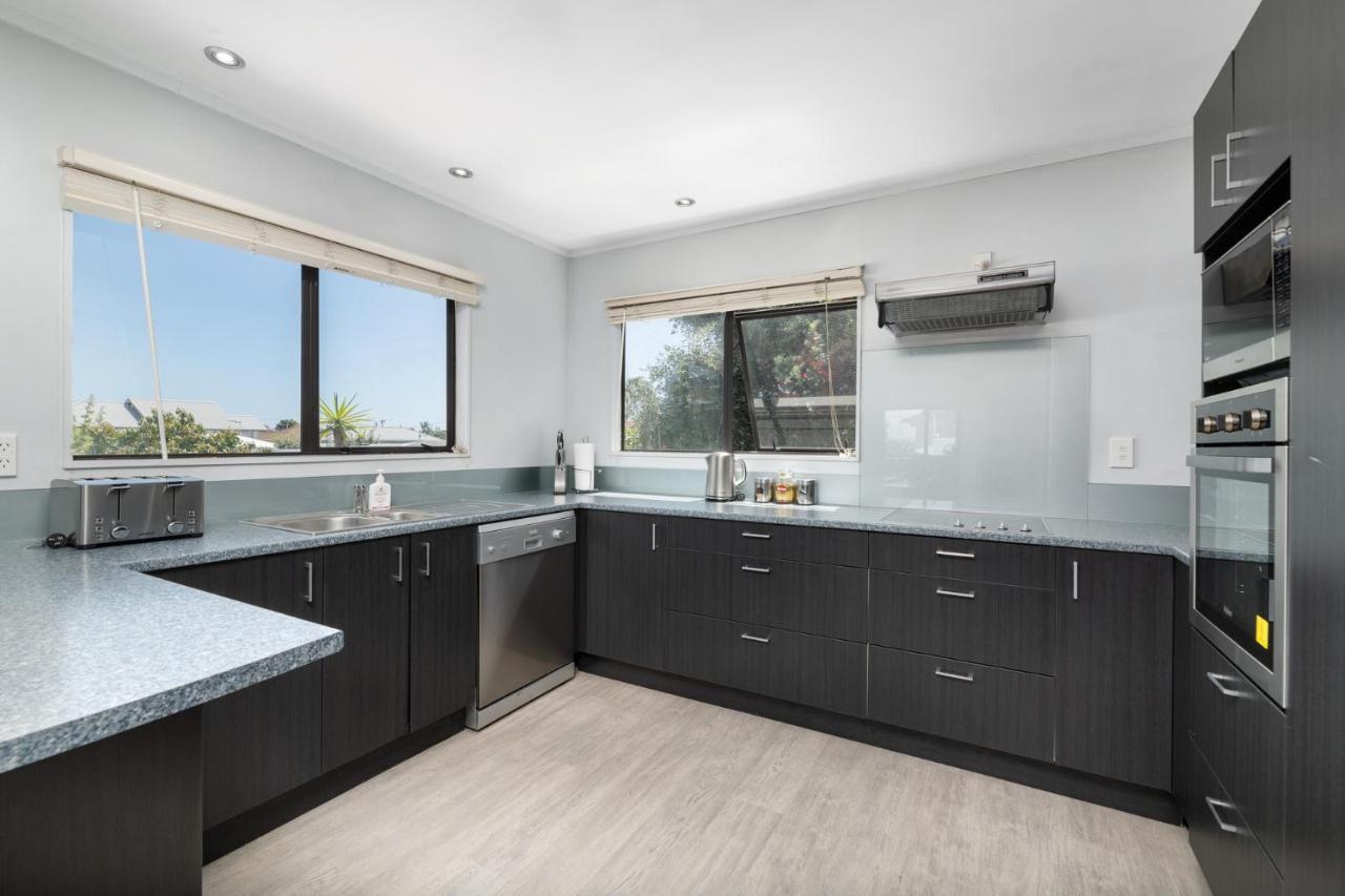 Convenient Family Bach With Easy Access To Blake Park The Beach And Downtown Mount Maunganui Dış mekan fotoğraf